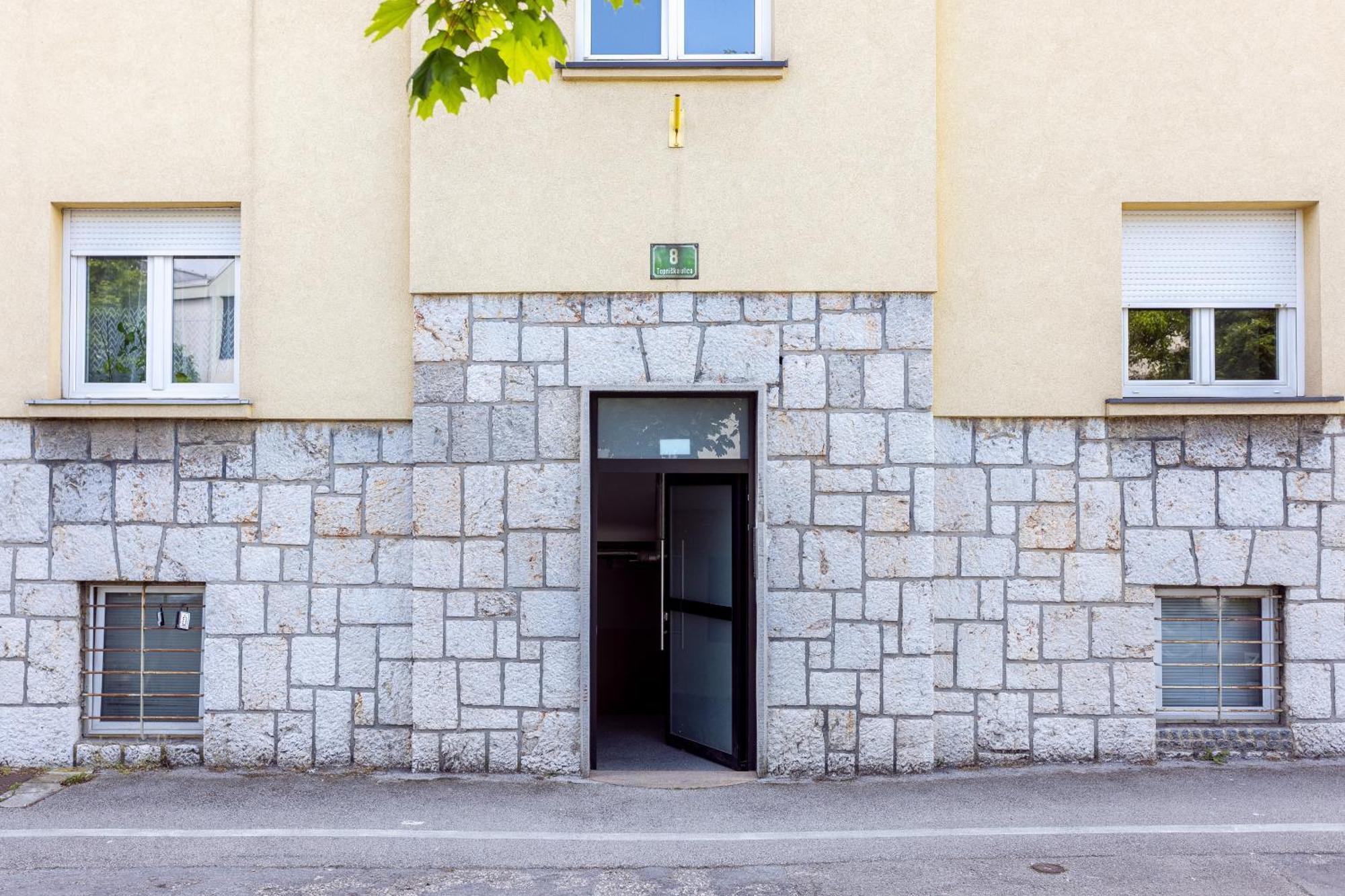 Large Two Bedroom Family App - Free Parking リュブリャナ エクステリア 写真