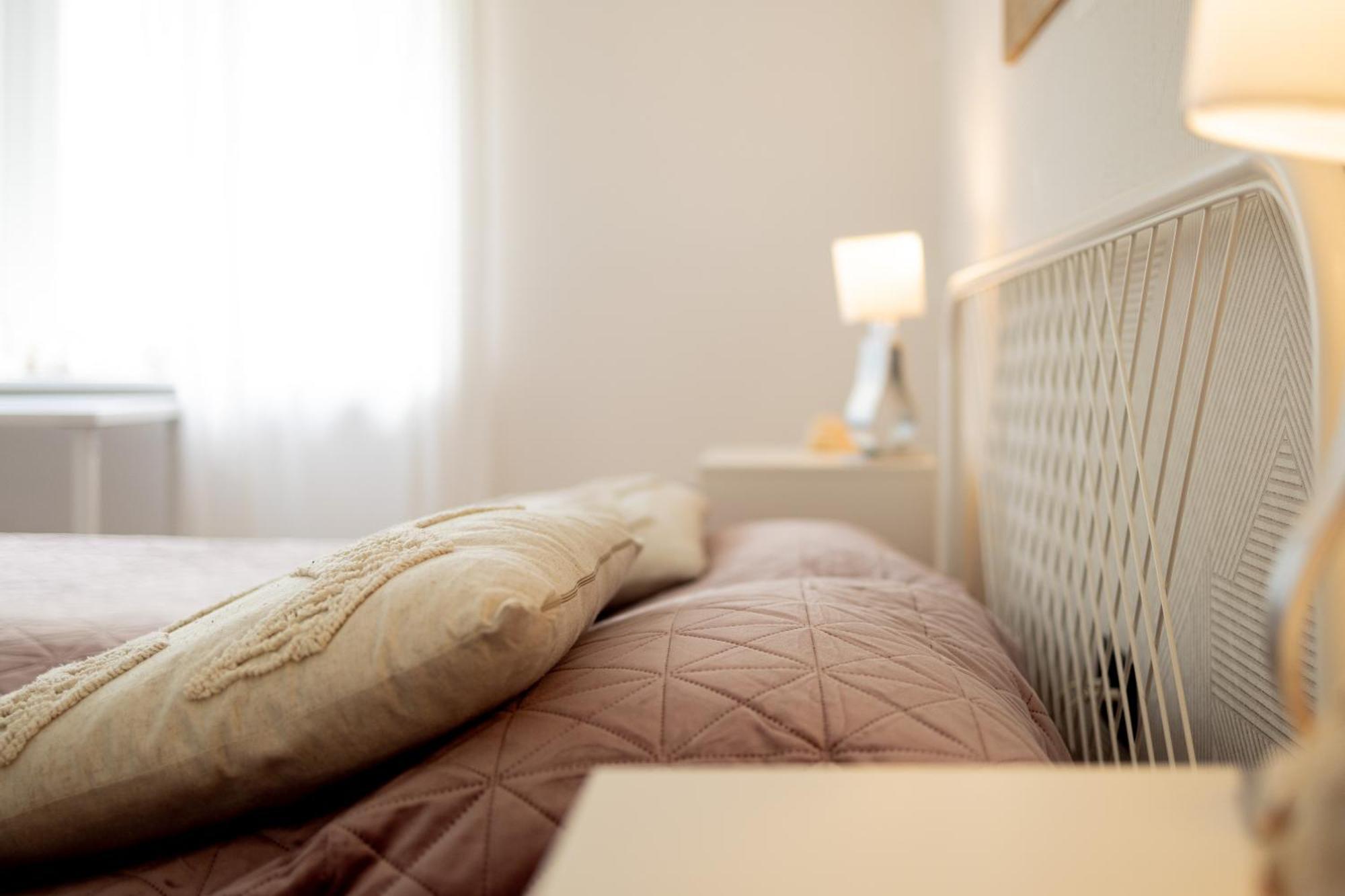 Large Two Bedroom Family App - Free Parking リュブリャナ エクステリア 写真